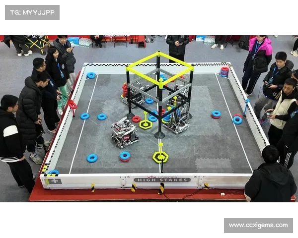 机器人足球赛连环翻车,担架员成意外主角 机器人足球赛连环翻车,担架员成意外主角